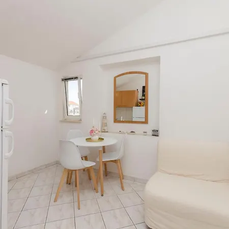 Anton Apartment *